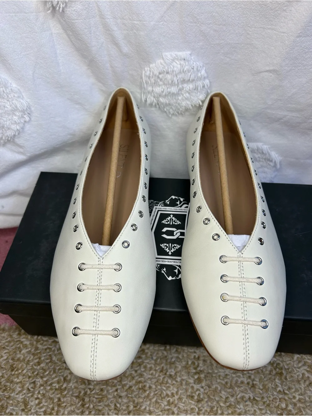 Silent D Lonny Grommet Lace-Up Flats